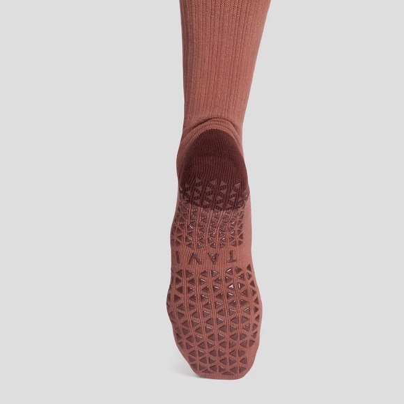 NWT TAVI Kai Grip Socks w/ skull. - Picture 3 of 5